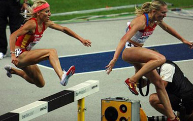Spain's Marta Dominguez (left), competes in the Women's 3000m Steeplechase at the World Athletics Championships in Berlin on Monday, Aug. 17, 2009. Dominguez won the gold medal with 9:07:32. [Xinhua]