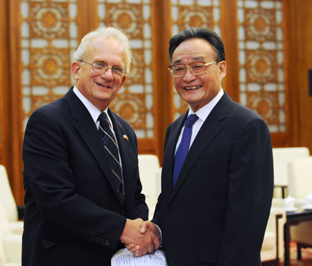 Chinese top legislator Wu Bangguo met with a U.S. congress delegation led by Howard L. Berman, chairman of the House Foreign Affairs Committee, here on Wednesday.