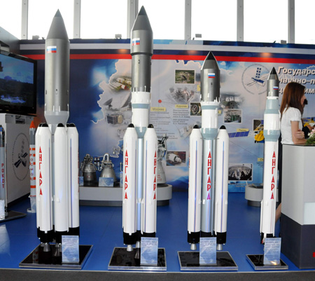 Russian Angara rockets that use environmental friendly propellants are on display during the Moscow International Air Show (MAKS) in Zhukovsky outside Moscow, August 18, 2009. Labeled as "a demonstration of the advantages and development trends of Russian science and industry in such high-tech areas as aviation, space, missile engineering," many Russian astronautical corporations showcased their brand-new space equipment and technology in this air show. (Xinhua/Nie Yunpeng) 