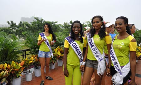 Contestants for 2009 Miss Tourism International perform their pageant show at a city park in Luohe city, central China's Henan province, August 19, 2009. Some 120 contestants from around the world attended the pageant show on Wednesday. (Xinhua/Cheng Yuefeng)