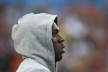 Jamaica's Usain Bolt looks on before the men's 200m semifinal of the 2009 IAAF Athletics World Championships in Berlin, Germany, Aug. 19, 2009. Bolt clocked 20.08 seconds and was qualified for the final. (Xinhua/Liao Yujie)