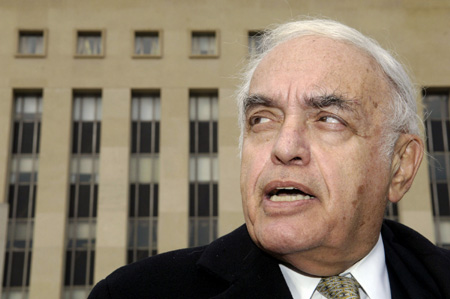 Syndicated columnist Robert Novak talks to reporters as he departs a federal court house after testifying in the perjury trial of Lewis 'Scooter' Libby, former chief of staff to U.S. Vice President Dick Cheney, in Washington in this Feb. 12, 2007.