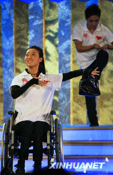 Chinese dancer Liu Yan (front) performs during a television fundraiser in Beijing, capital of China, on Aug. 20, 2009. A star-studded television fundraiser on the Chinese mainland on Thursday raised more than 310 million yuan (about 45 million U.S. dollars) for victims of Taiwan's deadliest typhoon in half a century. [Li Mingfang/Xinhua] 