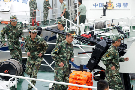 Chinese marine corps attend a drill in an area of the Yellow Sea in China, Aug. 20, 2009. Marine police of Shandong Province participated in a naval exercise in the Yellow Sea.[Li Ziheng/Xinhua]