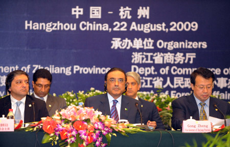 Pakistani President Asif Ali Zardari said Saturday his country welcomes Chinese investors.