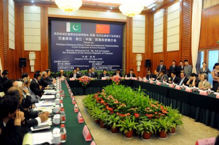 Guests attend the Forum on Pakistan-Zhejiang (China) Trade and Investment Opportunities: Current Co-operation and Future Prospects in Hangzhou, capital of east's China's Zhejiang Province, Aug. 22, 2009. (Xinhua/Xu Yu) 