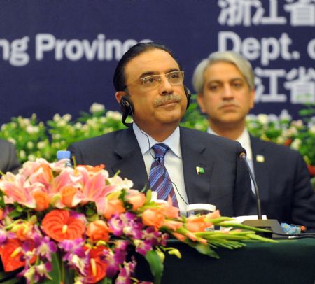 Pakistani President Asif Ali Zardari attends the Forum on Pakistan-Zhejiang (China) Trade and Investment Opportunities: Current Co-operation and Future Prospects in Hangzhou, capital of east's China's Zhejiang Province, Aug. 22, 2009. (Xinhua/Xu Yu)