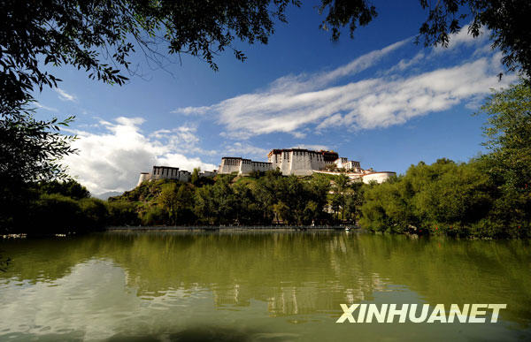 Photo taken on Aug. 22, 2009 shows the general view of Potala Palace in Lhasa, southwest China's Tibet Autonomous Region. China on Sunday officially concluded the reparation of three key cultural relics in Tibet, including the Potala Palace and Norbu Lingka, or the former winter and summer palaces of the Dalai Lamas, along with the Sagya Monastery, which is known for housing numerous classical books on Buddhism and precious paintings.(Xinhua/Chogo)