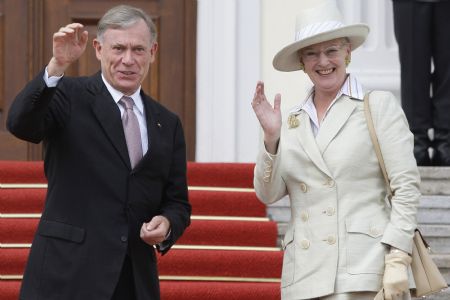 German President Horst Koehler and Denmark's Queen Margrethe greet the media during her arrival at the presidential Bellevue palace in Berlin, August 22, 2009.[Xinhua/Reuters]