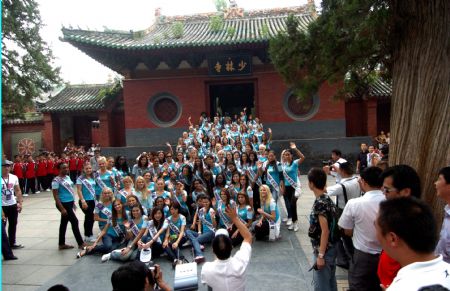 The contestants of Miss Tourism Queen International 2009 take photos in front of the Shaolin Temple, central China's Henan Province, Aug. 23, 2009. The contestants visited the Shaolin Temple on Sunday. [Qian Yi/Xinhua]