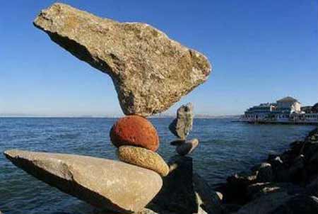 Bill Dan's rock balancing works [CCTV.com]