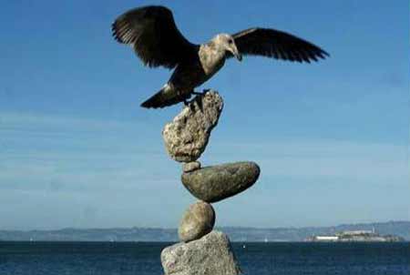 Bill Dan's rock balancing works [CCTV.com]