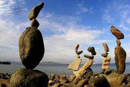 Bill Dan's rock balancing works [CCTV.com]