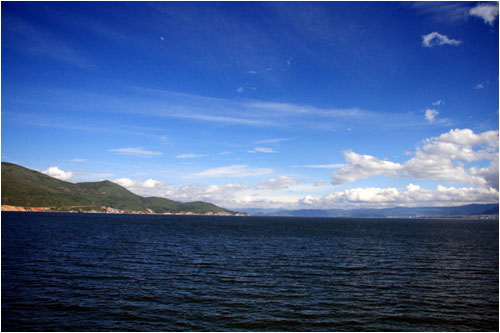Erhai Lake in Dali, Yunnan Province is the largest highland lake next to Dianchi and one of the seven biggest fresh water lakes in China. Many newlywed couples come to visit the lake every year, hoping to take good luck. Photos are taken on July 30, 2009. [Photo: CRIENGLISH.com/ Xu Liuliu]