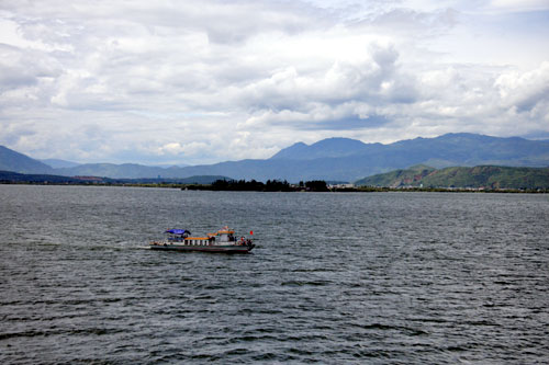 Erhai Lake in Dali, Yunnan Province is the largest highland lake next to Dianchi and one of the seven biggest fresh water lakes in China. Many newlywed couples come to visit the lake every year, hoping to take good luck. Photos are taken on July 30, 2009. [Photo: CRIENGLISH.com/ Xu Liuliu]