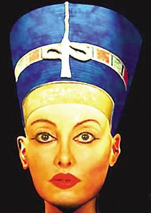 Namita as Queen Nefertiti. She began her transformation in 1987 after deciding she was the Egyptian beauty in a past life. [CCTV.com]