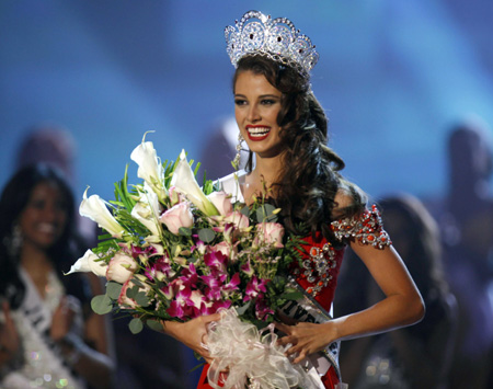 Miss Venezuela, Stefania Fernandez celebrates onstage after winning the Miss Universe 2009 annual pageant held at Atlantis on Paradise Island in the Bahamas August 23, 2009.[Xinhua/Reuters]