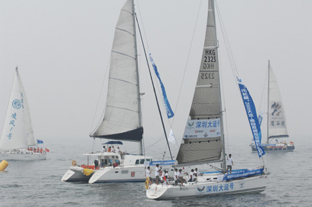 Sailors perform sailing in Xinghai Bay during the Mayor Cup Dalian to Qingdao Sailing Rally in Dalian, a coastal city of northeast China's Liaoning Province, Aug. 25, 2009. 