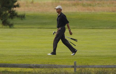 U.S. President Barack Obama walks up a fairway on the back nine during a round of golf at the Farm Neck golf course in Oak Bluffs, Massachusetts on the Island of Martha's Vineyard August 24, 2009.[Xinhua/Reuters]