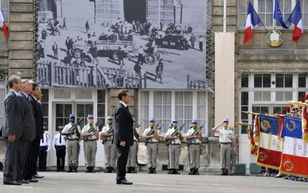 France's President Nicolas Sarkozy (C), accompanied by (L-R) French Junior Minister for Veterans' affairs Hubert Falco, Senate President Gerard Larcher, and Prime Minister Francois Fillon, attends a ceremony at the Paris prefecture August 25, 2009. The ceremony was to mark the 65th anniversary of the liberation of Paris from Nazi occupation.[Xinhua/Reuters]