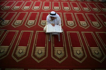 A Palestinian reads the Koran during the holy fasting month of Ramadan in Al-Omari mosque in Gaza City on Aug. 26, 2009. [Wissam Nassar/Xinhua]