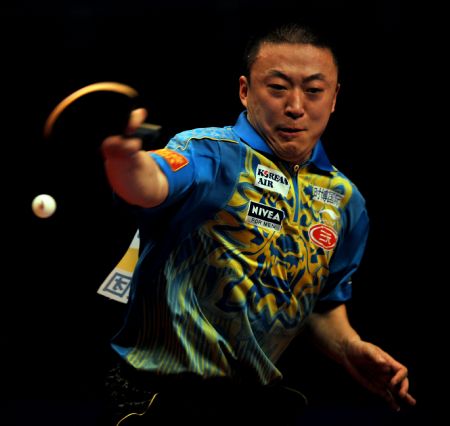 Ma Lin of Team Asia returns the ball during a match against Kalinikos Kreanga of Team Europe at the Euro-Asia all stars table tennis tournament in Beijing, China, Aug. 26, 2009. Ma won the match 3-2. [Xinhua]