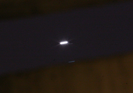 Beijing, August 27, 2009 at 11:13pm: The long-term exposure shows the three “companions” of the large object moving at the same speed in the same direction, i.e. ascending toward the south, as seen through an open window on my balcony.[Till Wöhler/China.org.cn]
