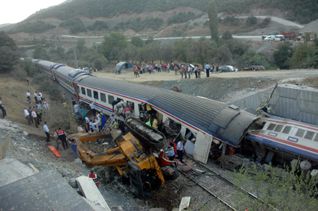 Photo taken on Aug. 27, 2009 shows the site of a train crash in Bilecik Province, northwestern Turkey. Four people were killed and 19 others injured Thursday when a passenger train collided with a construction vehicle in northwestern Turkey, the state-run Anatolia news agency reported. [Anatolia/Xinhua] 