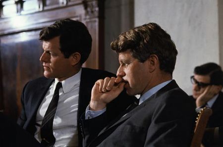 File photo shows Edward Kennedy at the Senate budget hearing in 1967. In 1968, his brother Robert Kennedy was shot and died during his presidential campaign.[cri.cn]