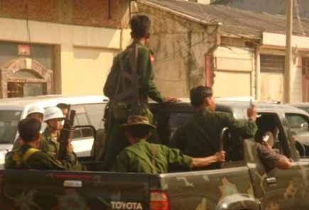组图：缅甸华人特区冲突加剧 当地人再向中国边界逃离