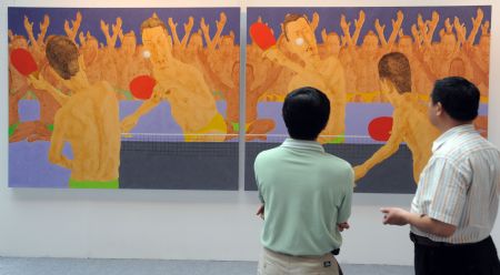 Visitors view a Chinese artist's painting at Taipei World Trade Center in Taipei, southeast China's Taiwan Province, Aug. 27, 2009. The Art Taipei 2009, which attracts artists from countries and regions such as China, Japan, South Korea, Finland, and Poland, will open here on Friday. It is said that the income of ticket selling and art work charity sale will be donated to the area hit by typhoon Morakot in Taiwan. (Xinhua/Wu Ching-teng)