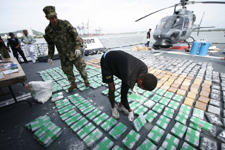 Soldiers count the cocaine packs confiscated near Cartagena, port city in northern Colombia, Aug. 28, 2009. Colombian Marines Corps captured 553 kilograms of cocaine here on Friday.