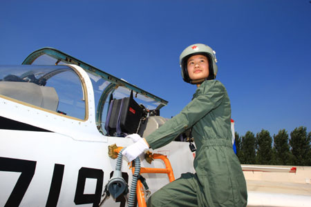 A female jet fighter pilot dressed in the new flight suit prepares to board the plane at an airport in north China, Aug. 30, 2009. The Chinese air force held Sunday a ceremony here for the first batch of female jet fighter pilots to be equipped with new flight suits especially designed for the female. (Xinhua