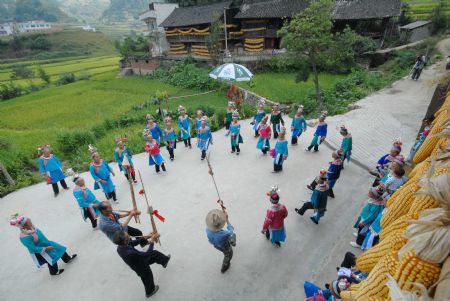 Villagers of the Miao ethnic group perform Lusheng dance to celebrate the Chixin Festival, or New Grain Tasting Festival, in a village of the Miao ethnic group in Duyu City of southwest China's Guizhou Province, Aug. 28, 2009.(Xinhua/Qiao Qiming)
