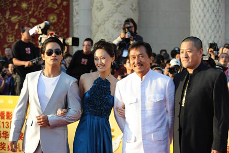 Actor Jackie Chan (R2) arrives for the 13th Huabiao Awards ceremony in Beijing, Aug. 29, 2009. The Huabiao Awards, also the governmental film prize, is known as one of the three most important domestic awards for Chinese films. 