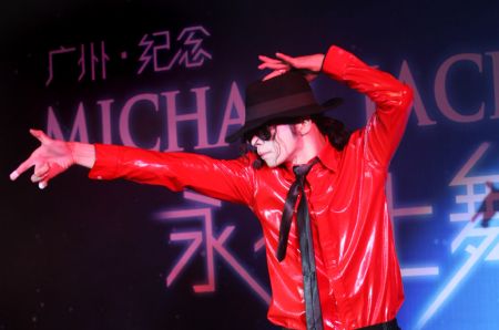 Michael Jackson's fan Li Wei performs at a party celebrating the late-King of Pop's 51st birthday in Guangzhou, south China's Guangdong Province, Aug. 29, 2009. Local Michael Jackson fans celebrated the late singer's 51st birthday here on Saturday. 