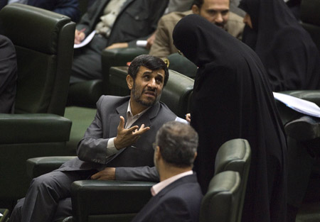 Iranian President Mahmoud Ahmadinejad (C) speaks with a nominee for Education Minister Sousan Keshavarz in parliament in Tehran August 31, 2009.(Xinhua/Reuters Photo)