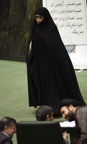 Nominee for Education Minister Sousan Keshavarz leaves the podium after speaking to lawmakers in parliament in Tehran August 31, 2009.(Xinhua/Reuters Photo)