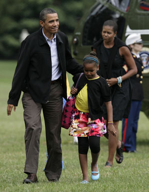 U.S. President Barack Obama walks with his younger daughter Sasha and first lady Michelle Obama on the South Lawn of the White House in Washington August 30, 2009. The first family returned to Washington after a week-long vacation in Martha's Vineyard in Massachusetts.