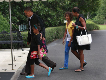 U.S. President Barack Obama walks with his younger daughter Sasha, first lady Michelle Obama and daughter Malia (2nd R) on the South Lawn of the White House in Washington August 30, 2009. The first family returned to Washington after a week-long vacation in Martha's Vineyard in Massachusetts.