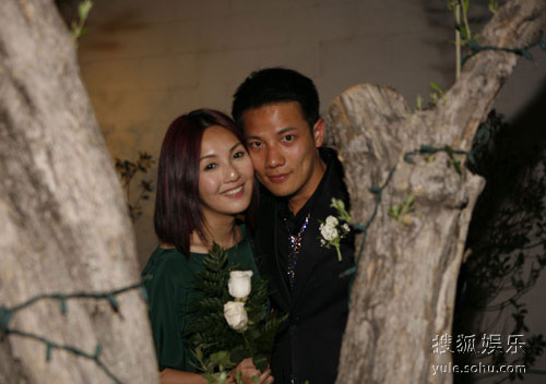 Hong Kong actress and Cantopop singer Miriam Yeung secretly married fiance Real Ting on August 11th, 2009 in Las Vegas, US.