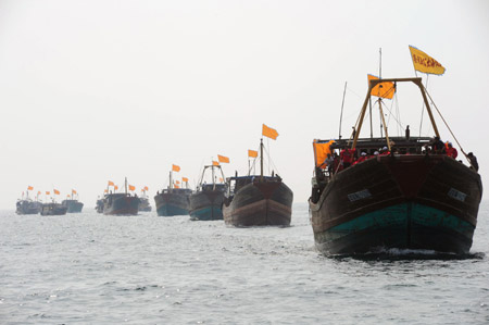 Decorated ships are sent out to tour the harbor during a sacrifice ceremony in Tanmen Harbor in Qionghai City of south China's Hainan Province, Sep. 1, 2009. A sacrifice ceremony for the sea was held here on Tuesday to impetrate good weather and harvest for the local fishermen. (Xinhua/Meng Zhongde)