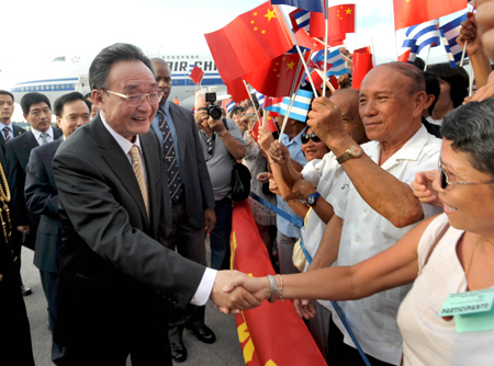 Wu Bangguo (L), chairman of the Standing Committee of China's National People's Congress, is welcomed upon his arrival at the airport of Havana, Cuba, Sep. 1, 2009. 