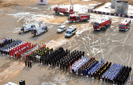  Manoeuvre staff congregate in respective formations during the 2009 Tianfu-Nanchong Counterterror Emergency-Disposal Joint Manoeuvre, which involves over 1,300 personnel from Fire Control, Public Security, Armed Police, Transports and Communications and other 20 departments to engage in drillings of explosive-removal, fire extinguishment, mass evacuation, etc, in a bid to boost inter-cities cooperative capacities to guard against and deter terror attacks and accidents, in Nanchong, southwest China's Sichuan Province, Sept. 1, 2009. 