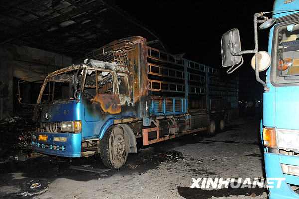 A photo taken on early Thursday, September 3, 2009 shows the truck at the center of a chemical explosion in Lanshan District, Linyi, east China's Shandong province. Eighteen people were killed and 10 others were injured Wednesday afternoon when chemicals exploded while being unloaded from a truck in Linyi, Shandong province. The cause of the accident is still under investigation. [Xinhua]