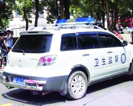 A health supervision vehicle parks on campus at Xiangtan University in central China's Hunan province on August 27, 2009. [Photo: Modern Express]