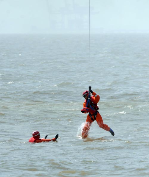 China's maritime rescue services staged their biggest ever exercise in the East China Sea Friday to test the country's maritime rescue capabilities and security for the Shanghai World Expo in 2010. [Xinhua]