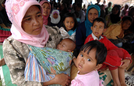 Earthquake victims rest inside a makeshift tent set up by local government after an earthquake in Tasik Malaya, West Java, Sept. 3, 2009. (Xinhua/Yue Yuewei)