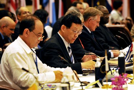  Chinese Minister of Commerce Chen Deming (2nd L, front) attends the World Trade Organization (WTO) ministerial meeting in New Delhi, capital of India, Sept. 3, 2009. The three-day meeting, the first since a Geneva meeting in July 2008 broke down, aims to restart the Doha Round of WTO talks, which have stalled since July 22, 2006 over divisions on a raft of issues concerning agriculture, industrial barriers, and tariffs. (Xinhua/Wang Ye)