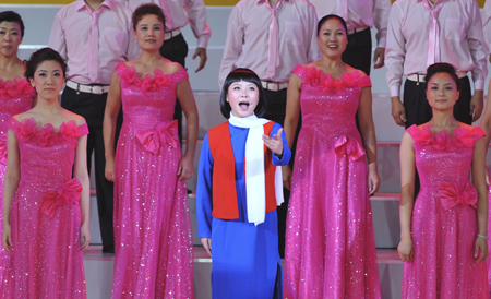 People perform a patriotic song during a vocal concert in Beijing, China, Sept. 4, 2009.(Xinhua